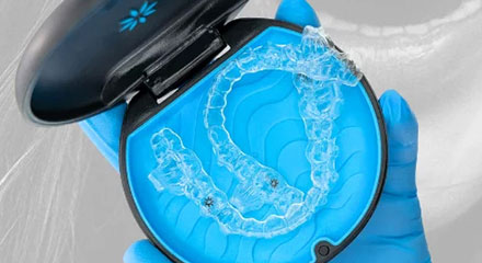 img-newsmile-treatment-invisalign-howwork-recieve